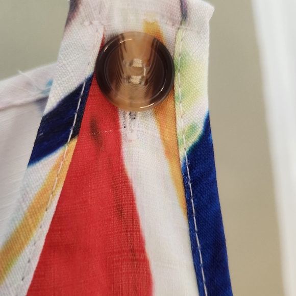 White and green doodle sleeveless jumpsuit. Two pockets in the front. Ne… - Picture 6 of 10